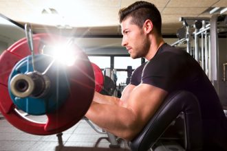 how-to-do-the-preacher-curl-for-building-bigger-biceps-–-breaking-muscle